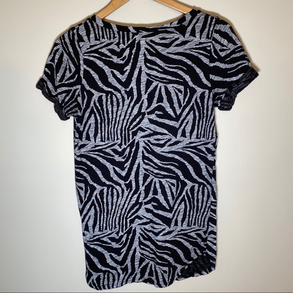 🔥SOLD🔥 Zebra Striped T-Shirt Black Gray Large - Picture 13 of 16